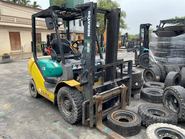 gia-xe-nang-cu-komatsu