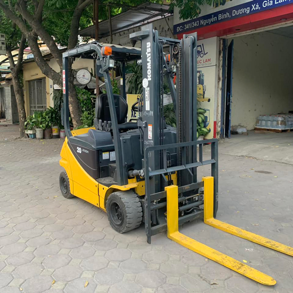 xe-nang-dien-cu-2-tan-komatsu