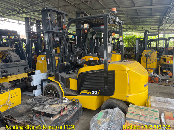 xe-nang-dien-komatsu-cu