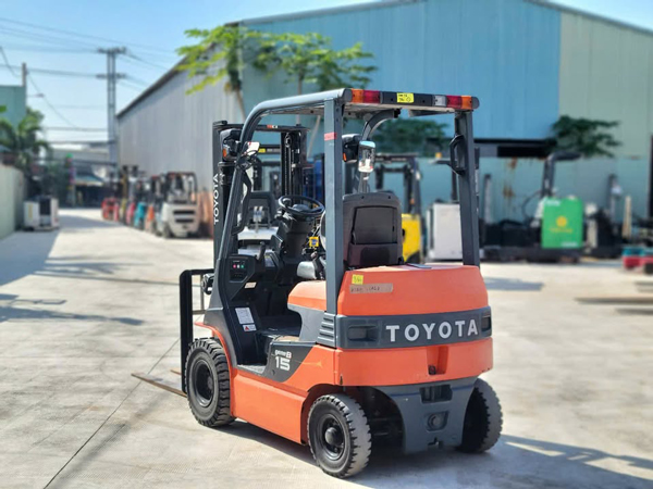 xe-nang-dien-toyota-cu