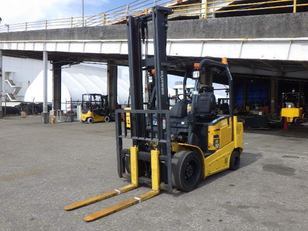 xe-nang-dien-komatsu-cu